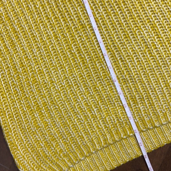 Yellow & White Crewneck Knit Sweater - Picture 13 of 13